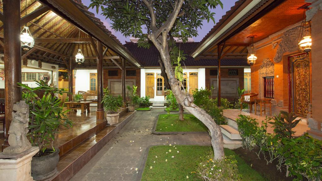Surya Tropical Kuta Hotel กูตา ภายนอก รูปภาพ