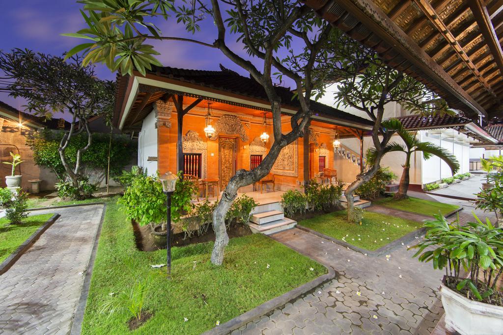 Surya Tropical Kuta Hotel กูตา ภายนอก รูปภาพ