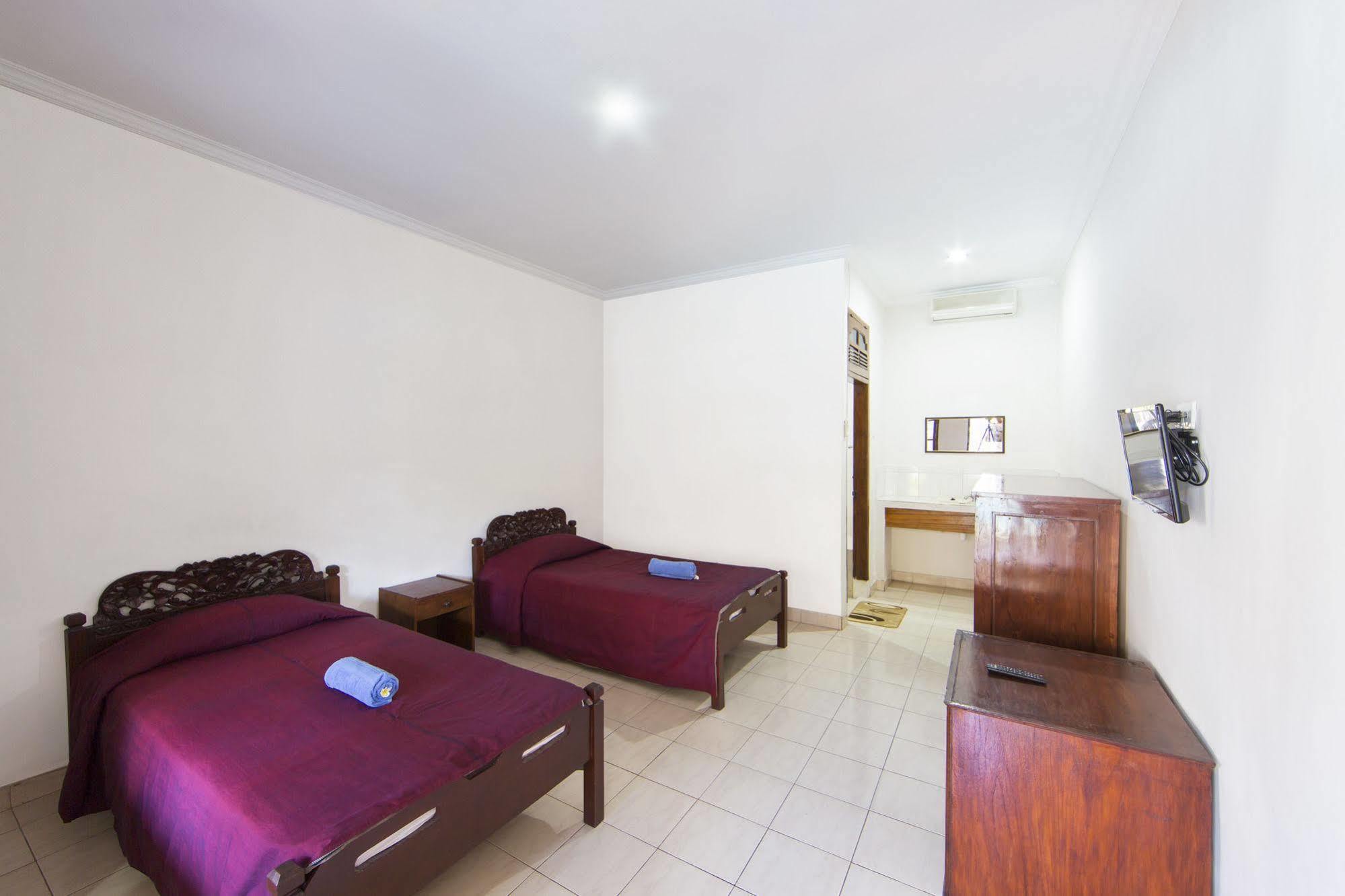 Surya Tropical Kuta Hotel กูตา ภายนอก รูปภาพ