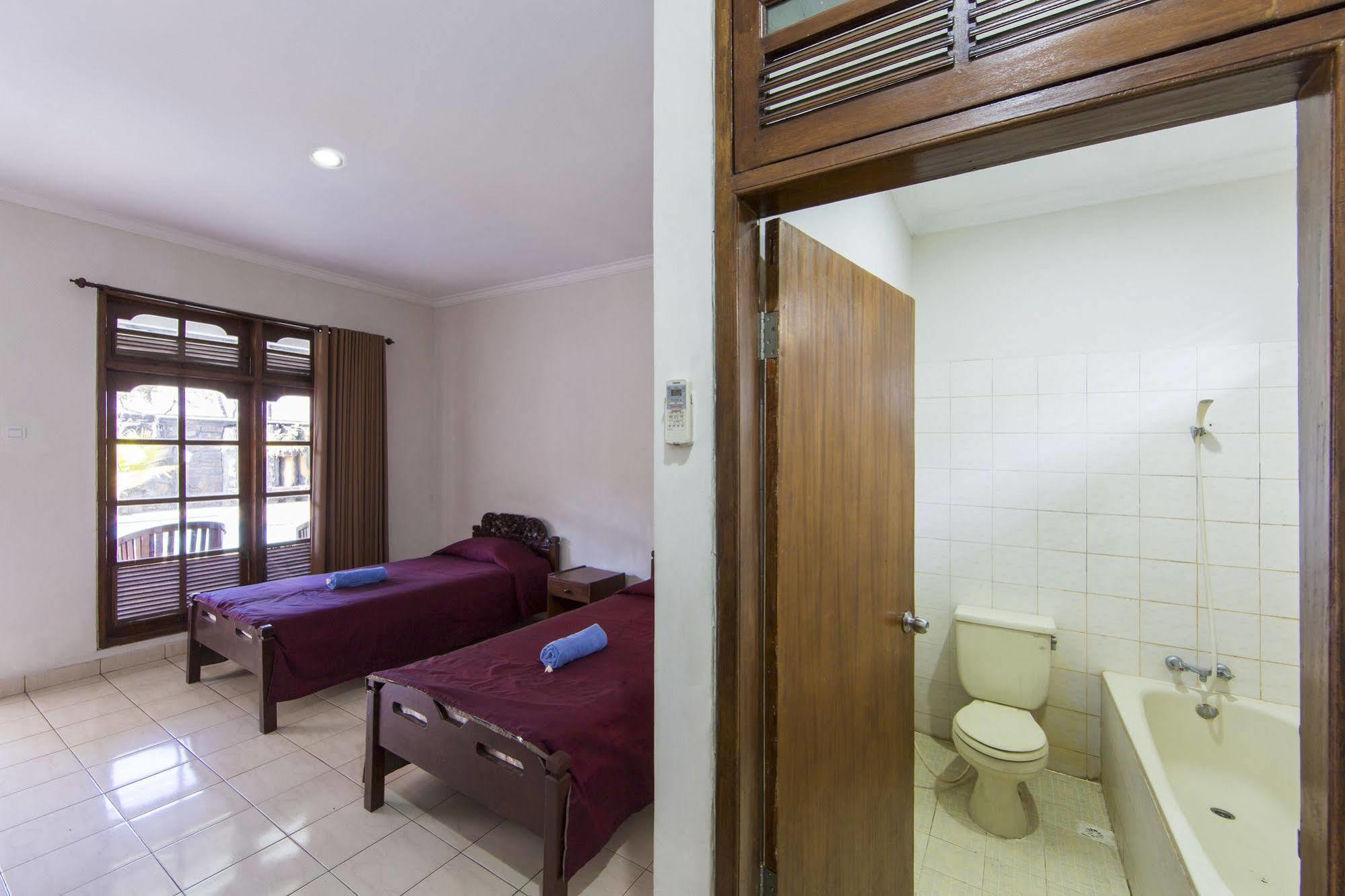 Surya Tropical Kuta Hotel กูตา ภายนอก รูปภาพ