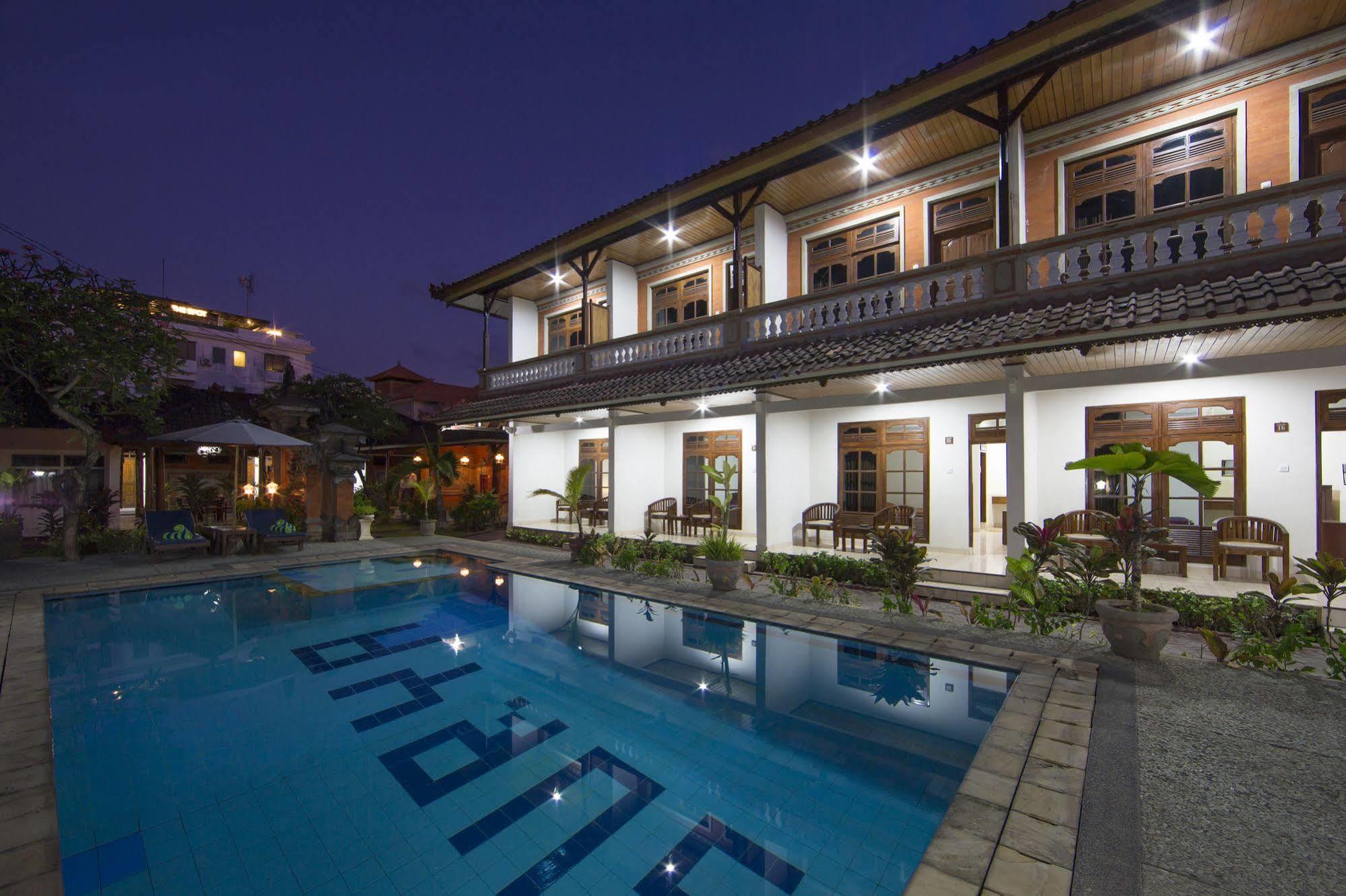 Surya Tropical Kuta Hotel กูตา ภายนอก รูปภาพ
