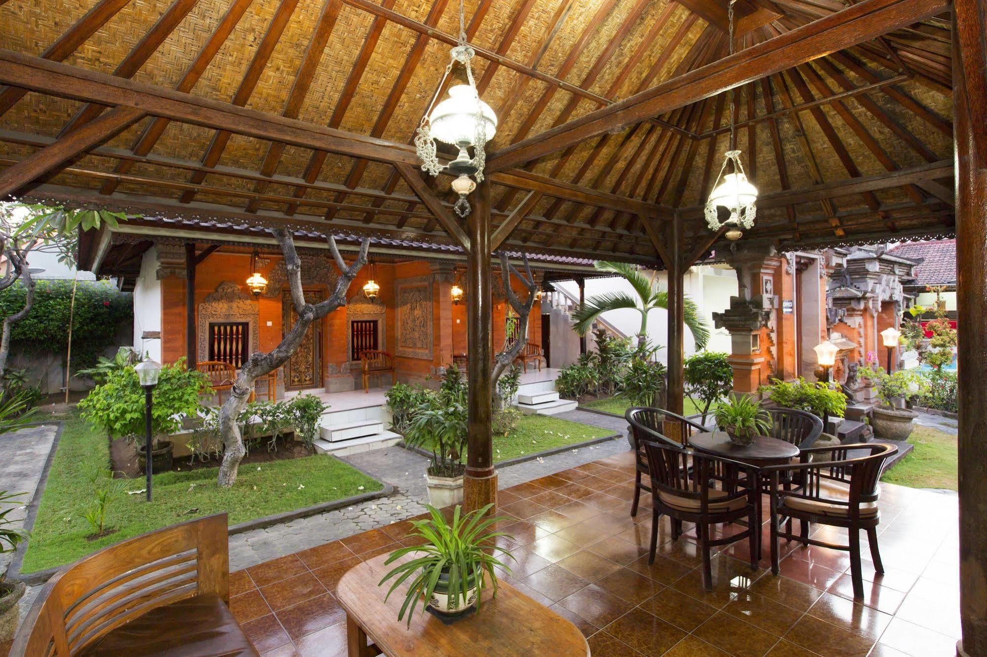 Surya Tropical Kuta Hotel กูตา ภายนอก รูปภาพ