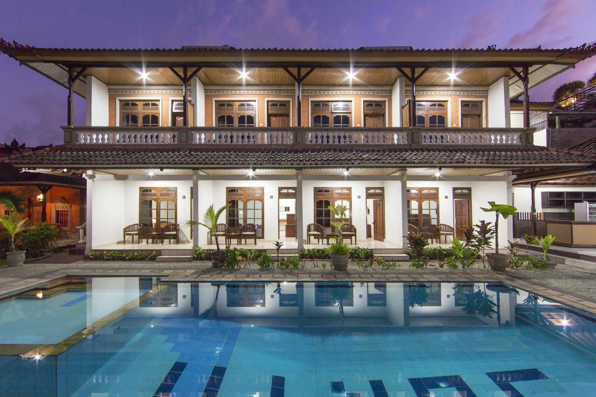 Surya Tropical Kuta Hotel กูตา ภายนอก รูปภาพ