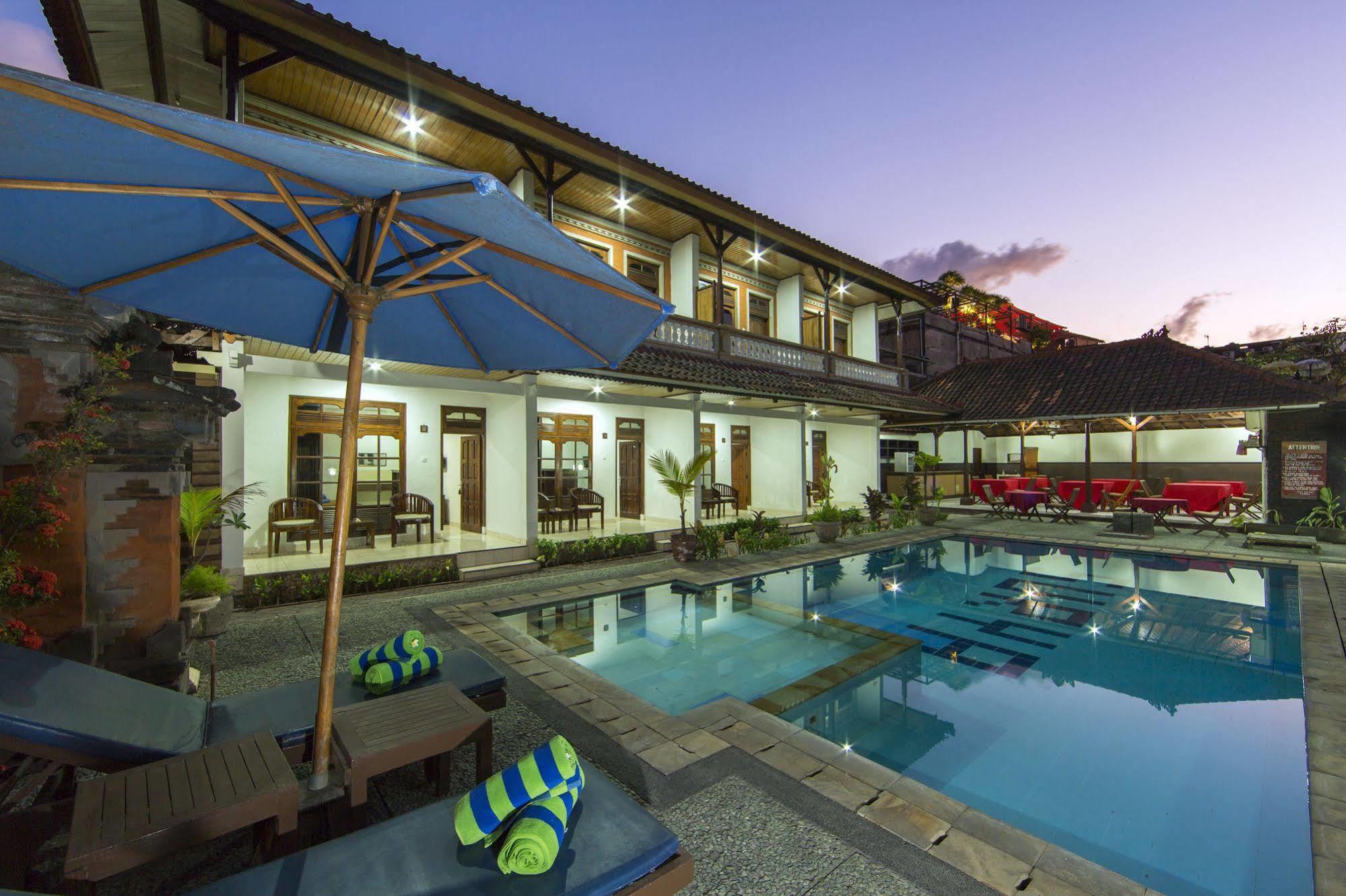 Surya Tropical Kuta Hotel กูตา ภายนอก รูปภาพ