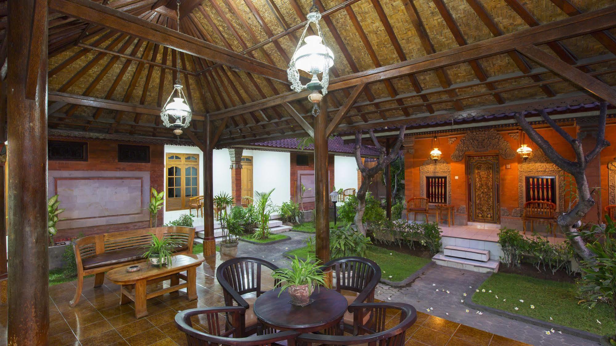 Surya Tropical Kuta Hotel กูตา ภายนอก รูปภาพ