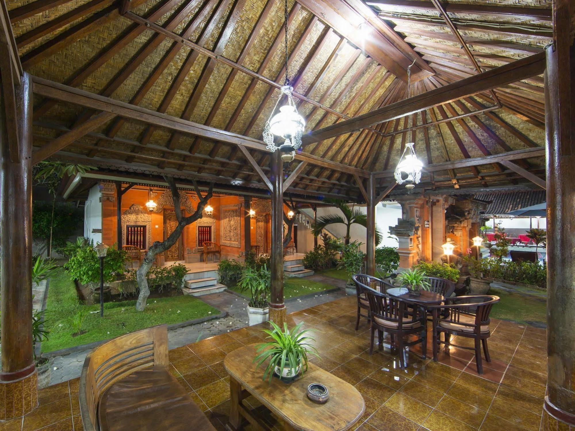 Surya Tropical Kuta Hotel กูตา ภายนอก รูปภาพ