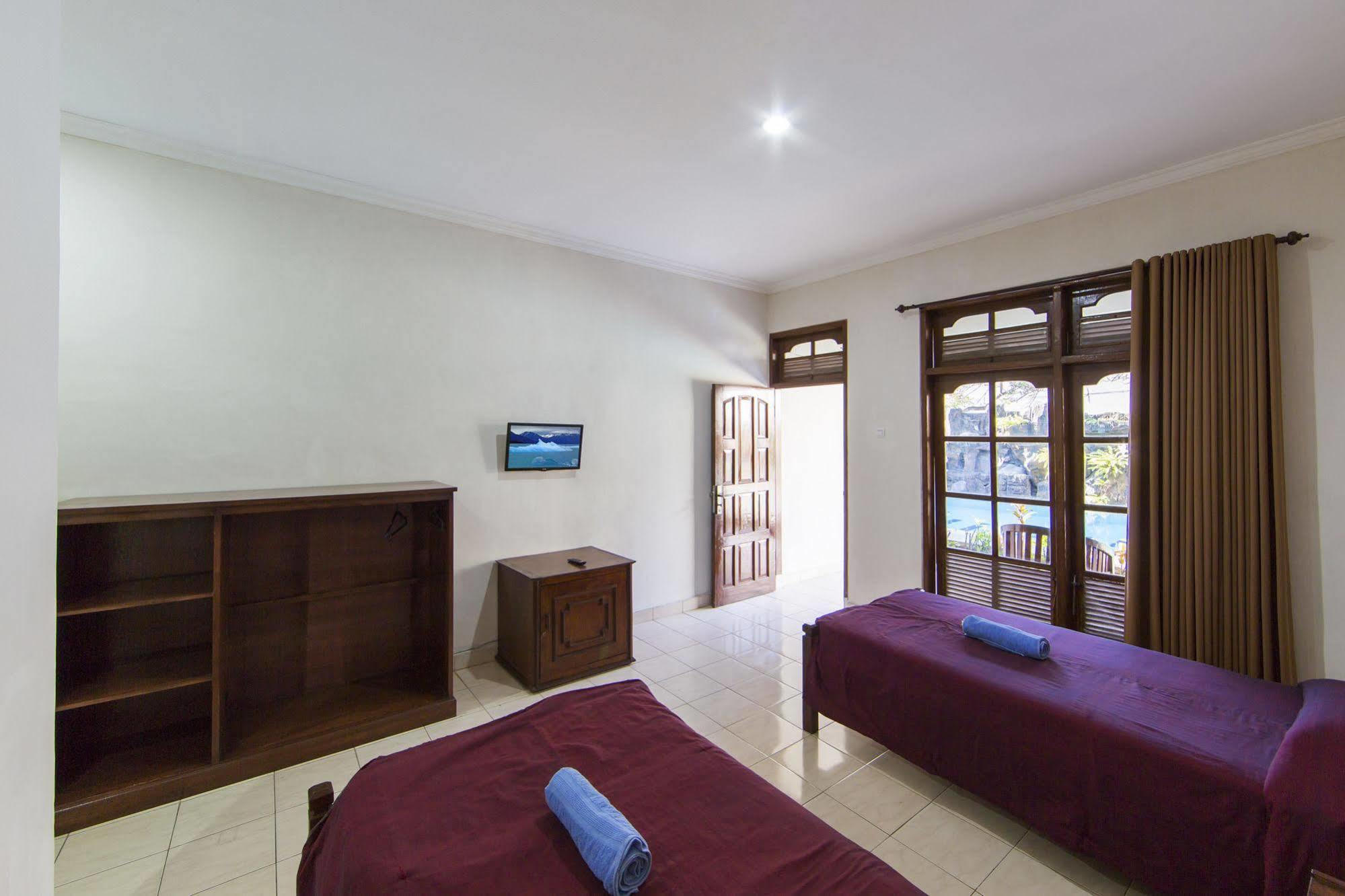 Surya Tropical Kuta Hotel กูตา ภายนอก รูปภาพ